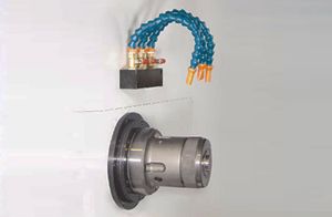 Цанговый патрон, установленный на шпинделе токарного станка с Y осью PLG-52Y