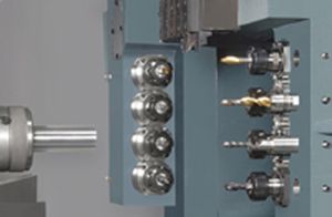 Станок с Y-осью оборудован рамой для крепления 20-ти инструментов, в том числе 8 приводных.